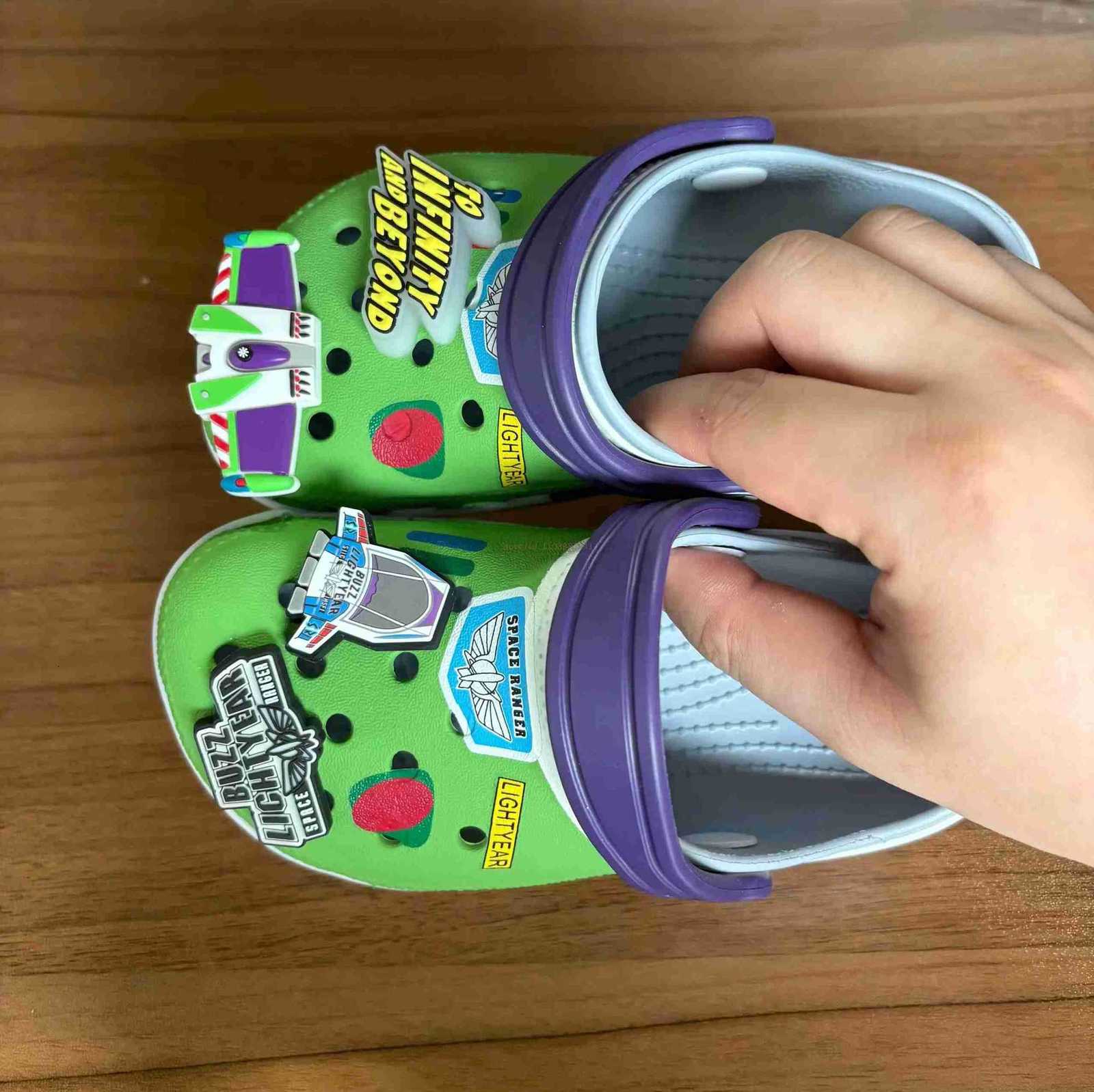 Disney Hot Toy Story Woody Jessie Buzz Lightyear Hole Sandals Eva Anime Kawaii Home Beach Slippers Shoes Summer Slippers For Kids Gifts H251218