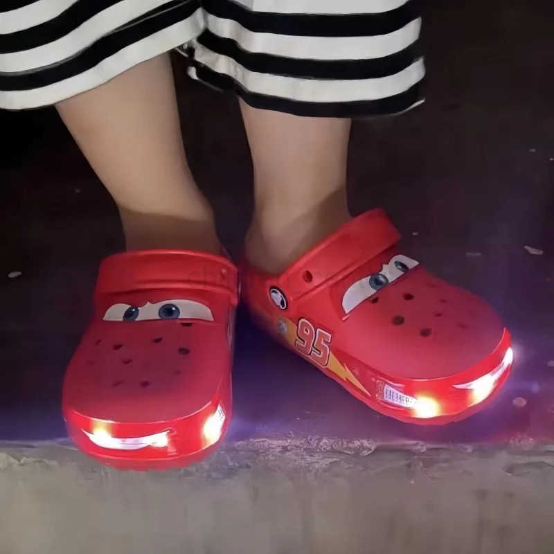 Disney Disney Lightning Mcqueen Pixar Flashing Light Outdoor Beach Slippers Cute Cartoon Anime Pool Anti Slip No95 Cars Slippers W250822