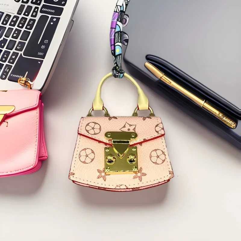 New Mini Bag Small Pendant Fan Bag Mouth Red Envelope Car Key Bag Buckle Pendant Earphone Bag Presbyopia Mini Bag Z250822