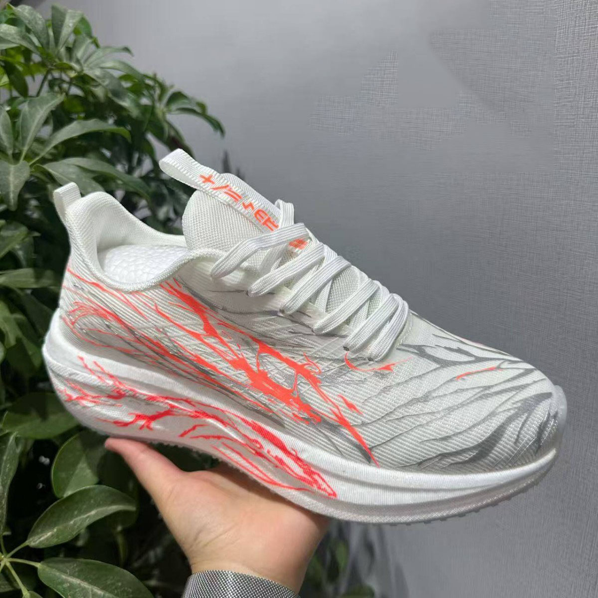 designer running shoes new ultra-light real-bounce soft-soled shock-absorbing sports shoes unisex wear-resistant anti-slip racing carbon plate running