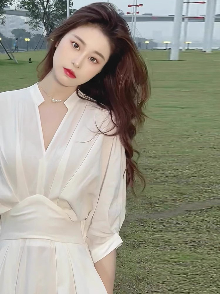 White dress 2025 new V-neck women's summer temperament simple style pure white five quarter sleeve dress breathable high-end retro dress free shi