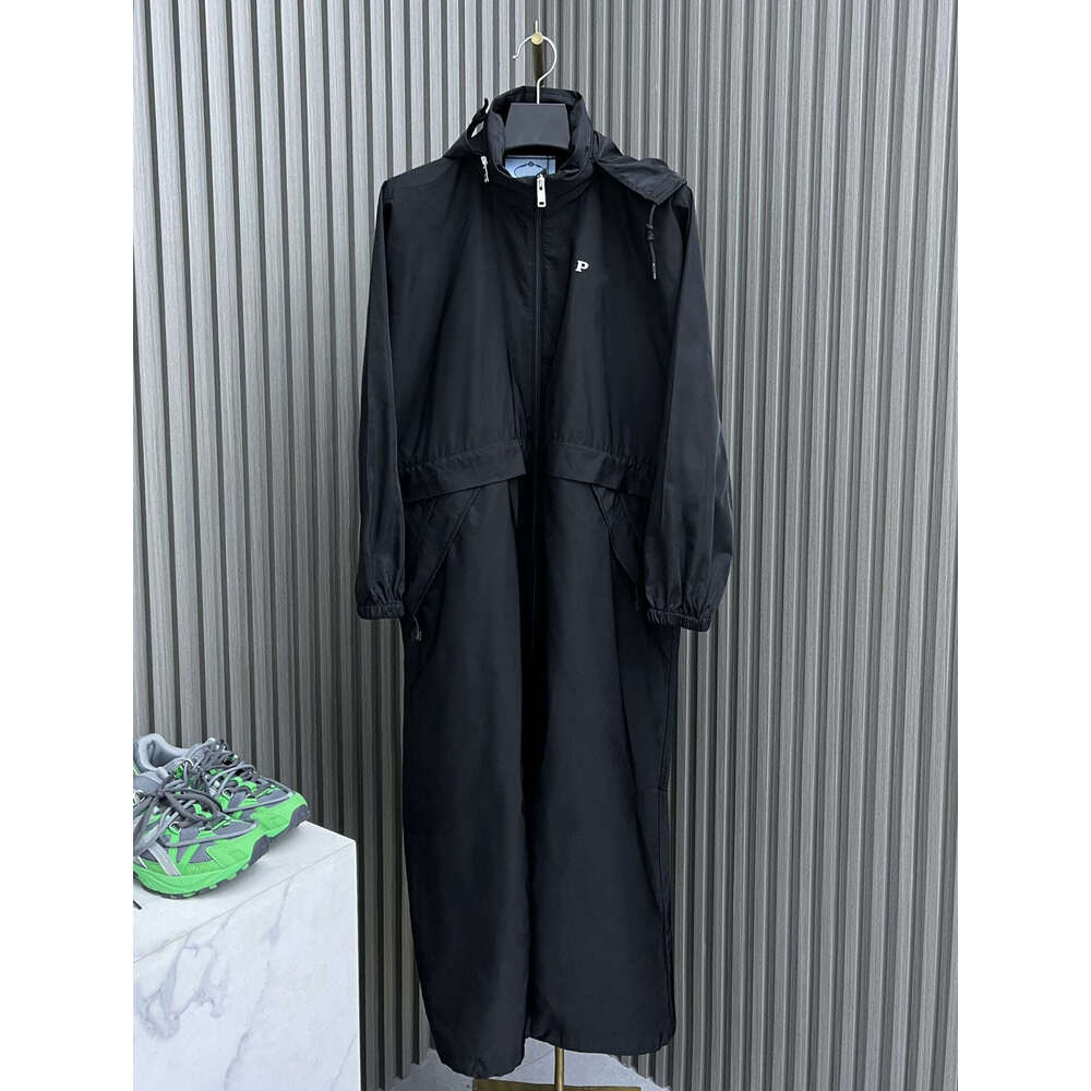 Designer Trench Coat Women Long Hooded Cap Waist Tail Of Clothes They Are All Drawstring Designs The Hat Can Be Hidden In The Zipper Logo Design Of Letters On C