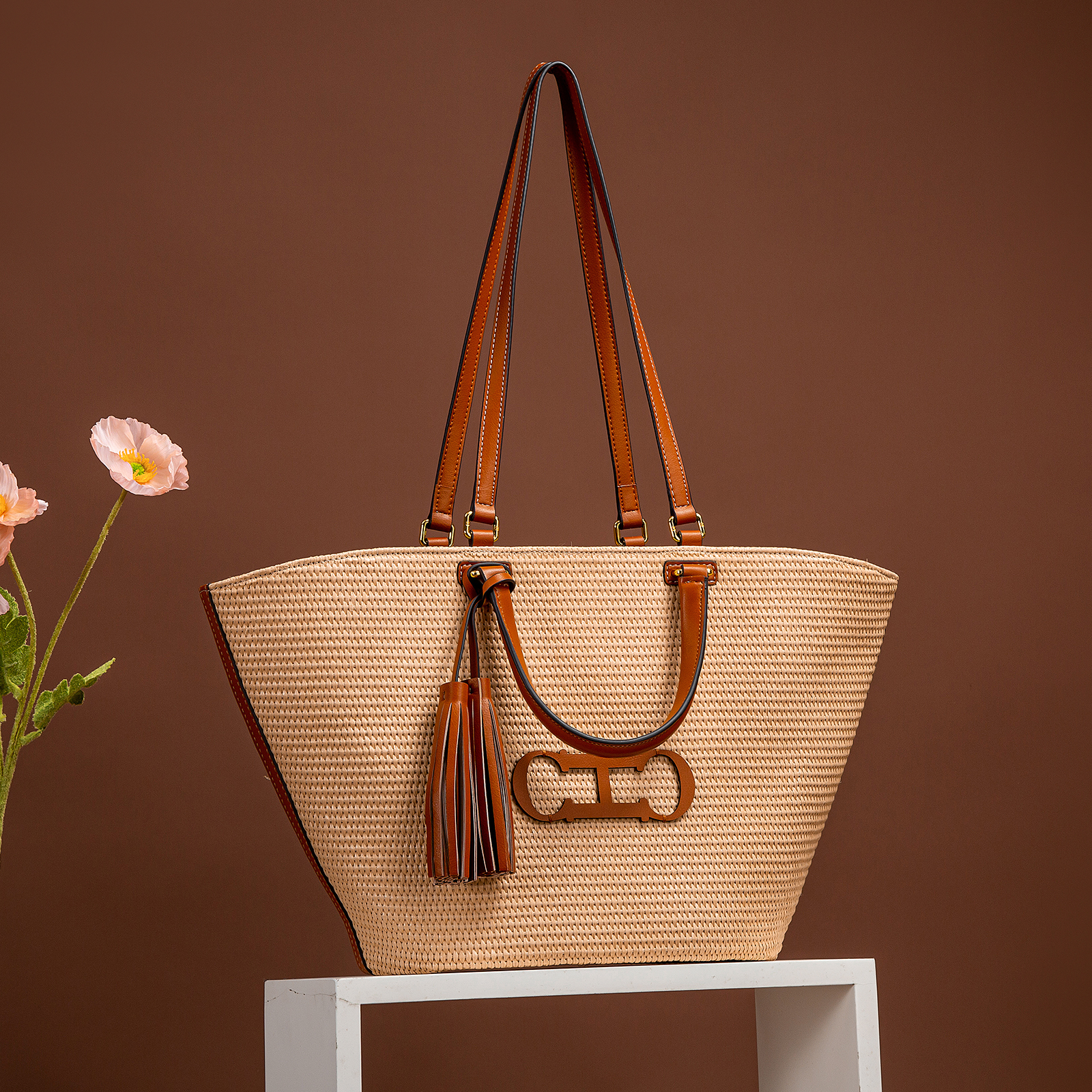 Sophisticated Woven Style Big Handbags Ideal for Everyday Use by Ladies