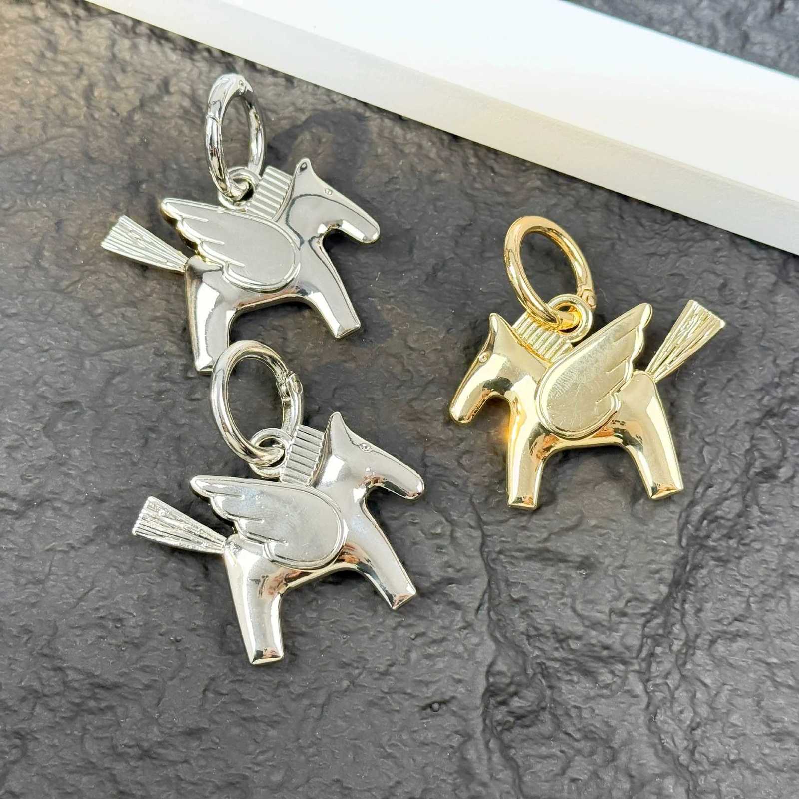 Alloy Horse Keychain Pendant for Ladies Women Bag Horse Charm Handmade Charm for Home Bag Car Decoration Accessories Gifts XJ250822
