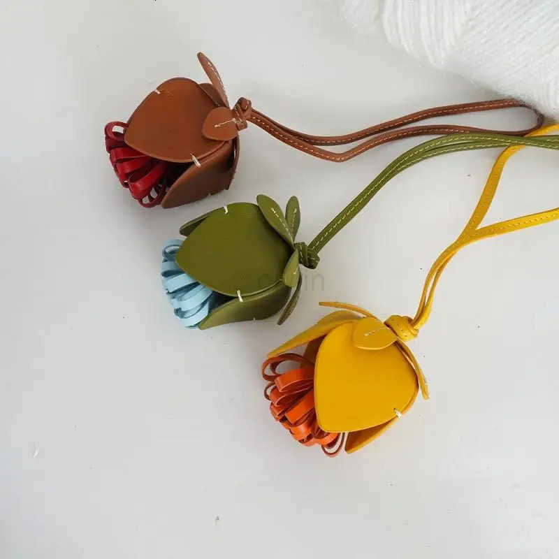 Luxury Fashion Flower Tassel Ball Bag Charm Leather Pendant High-Grade Flower Car Pendant Decoration Bag Accessories M250821