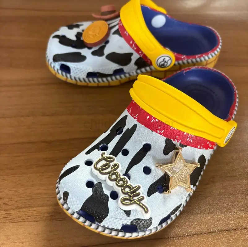Disney Hot Toy Story Woody Jessie Buzz Lightyear Hole Sandals Eva Anime Kawaii Home Beach Slippers Shoes Summer Slippers For Kids Gifts H251218