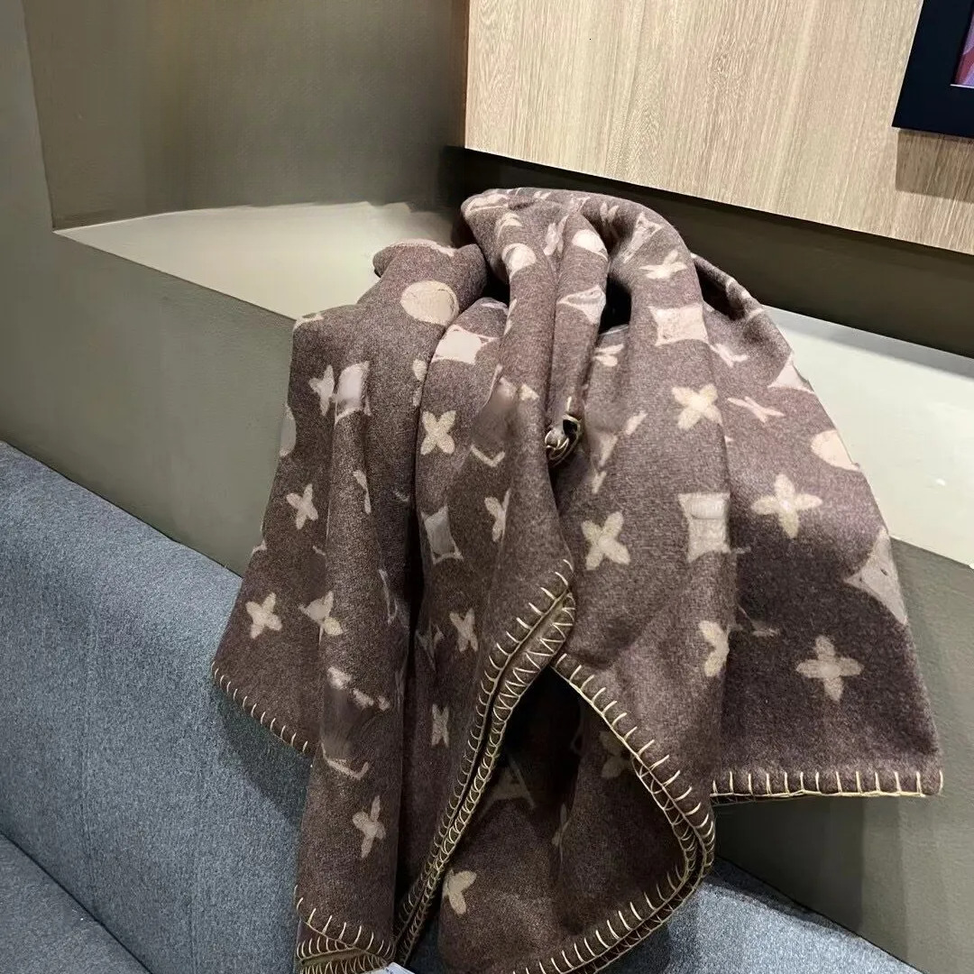 2025 New Designer Blanket Portable Cashmere Letters Old Flowers Patterns Blankets 950g Home and Outdoor