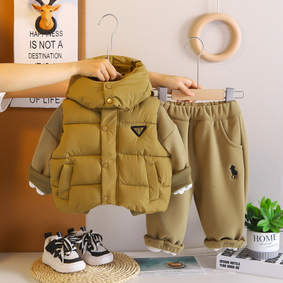 2025 New Arrival Boys' Winter Fleece Lined Hooded Vest Fashionable Warm Baby Toddler Winter Outfit 3 pieces