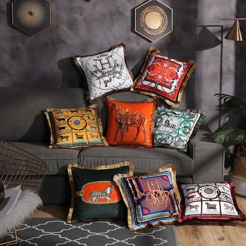 2025 European Luxury Velvet Tassel Lowcase Horse Carriage Print Luxurious Designer Cushion Pillow Case Tra Soft Sofa Throw Lows 45x45cm 1 G250823a