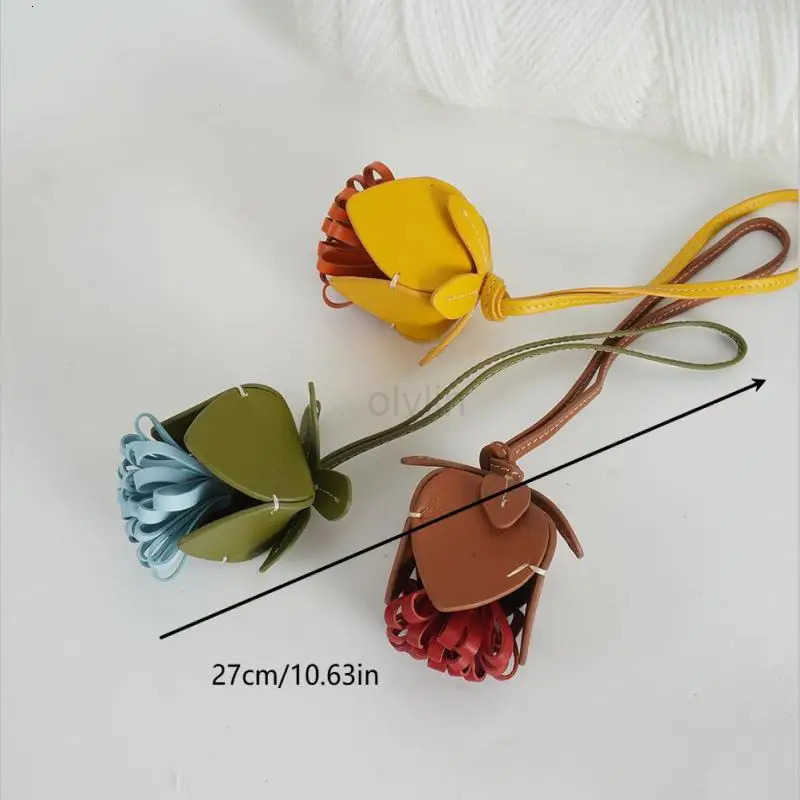Luxury Fashion Flower Tassel Ball Bag Charm Leather Pendant High-Grade Flower Car Pendant Decoration Bag Accessories M250821