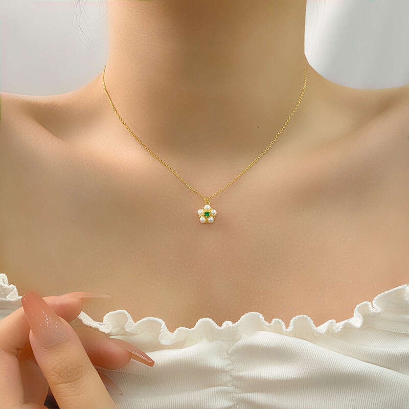 necklaces jewelry Beaded Necklaces necklace Beaded necklace Pearl flower necklace Women wear jewelry