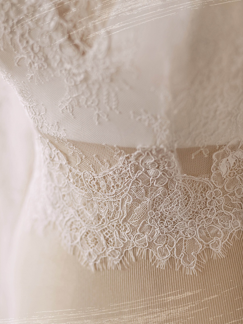 Modern Wedding Cape Bridal Lace Jacket Long Sleeveless Off Shoulder Wraps Button White Ivory Wedding Accessories Custom Made