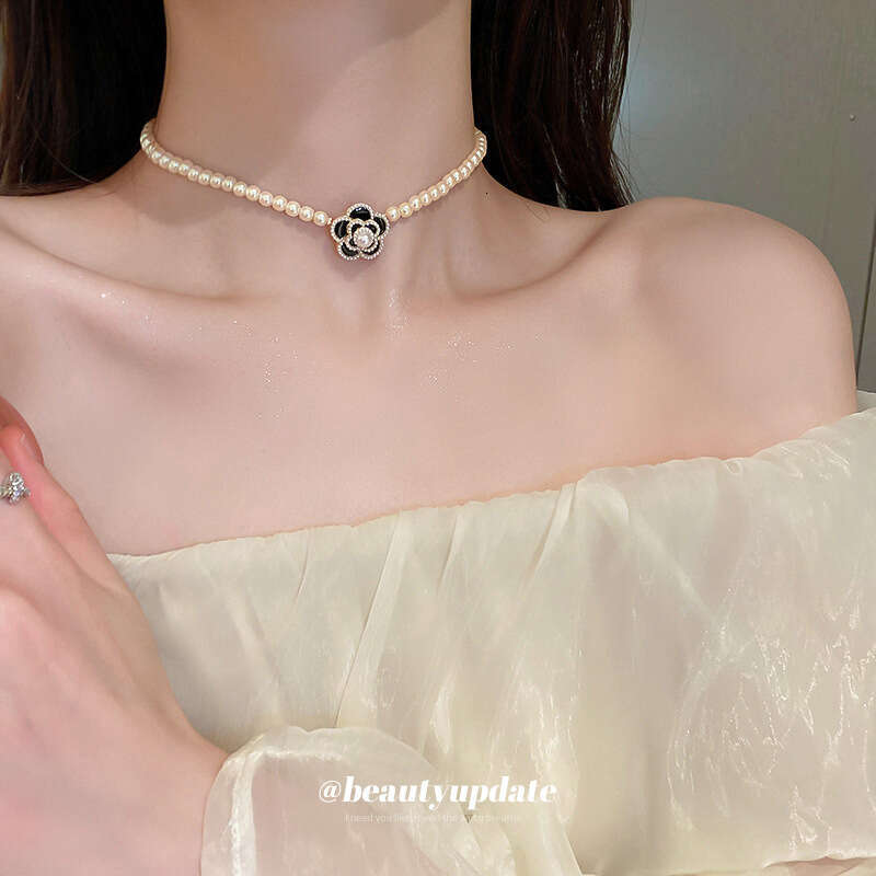 Luxury Gift Pearl Necklace New Autumn Vintage Design Gifts JewelryCharm Womens Pendant Necklace Love Gold Plated Necklace Classic