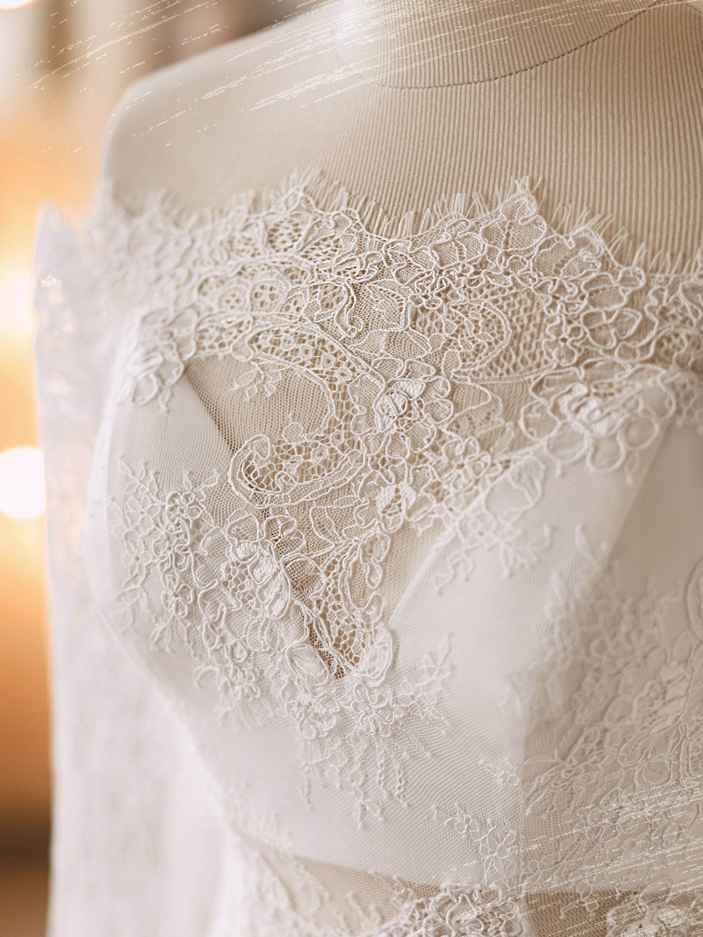 Modern Wedding Cape Bridal Lace Jacket Long Sleeveless Off Shoulder Wraps Button White Ivory Wedding Accessories Custom Made