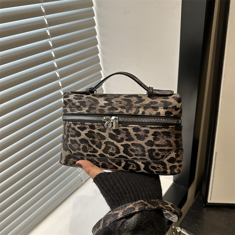 2025 Early Spring Free Delivery To Your Door Luxury Bag Handheld Leopard Print Box Square Bag Retro Trendy Storage Bag Single Shoulder Crossbody Bag D