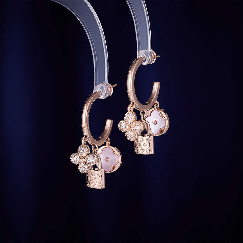 Fine Jewelry Cubic Zircon Diamond Stud Earrings Charm Jewelry Silver Gold Crystal Round Square Love Heart Ear Rings Engagement Wedding