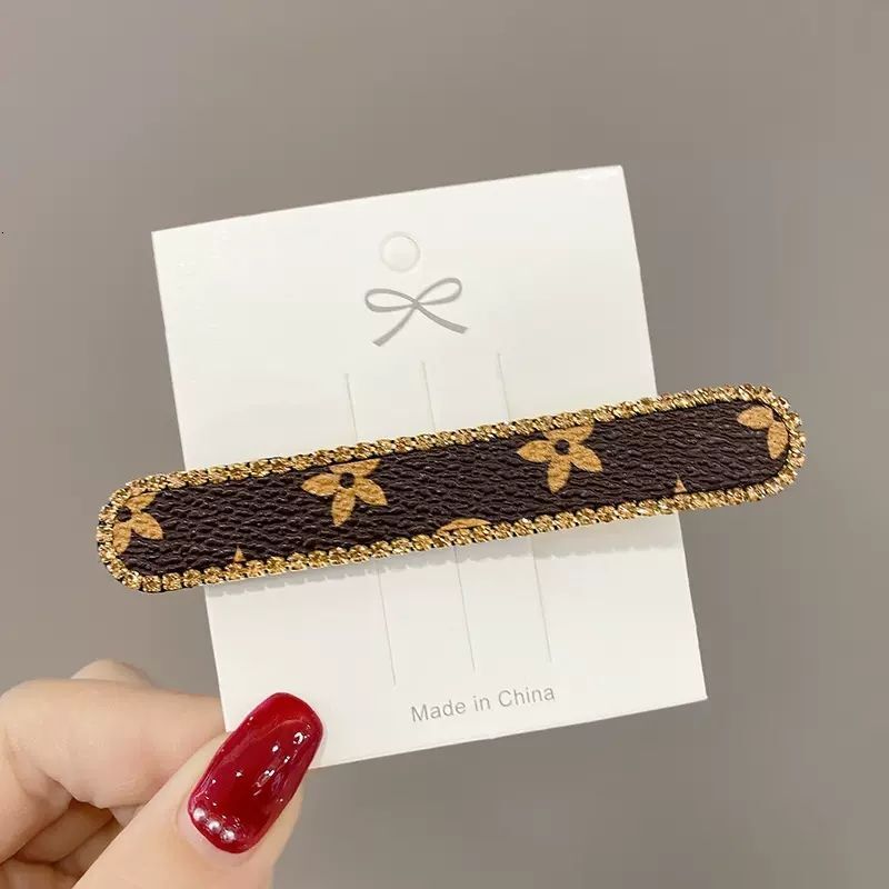 Printed Bangs French Side Seamless Luxurys designer Fashion style Rhinestone Hairpin Forehead Accessory Elegant Broken Clip Hair Ornament