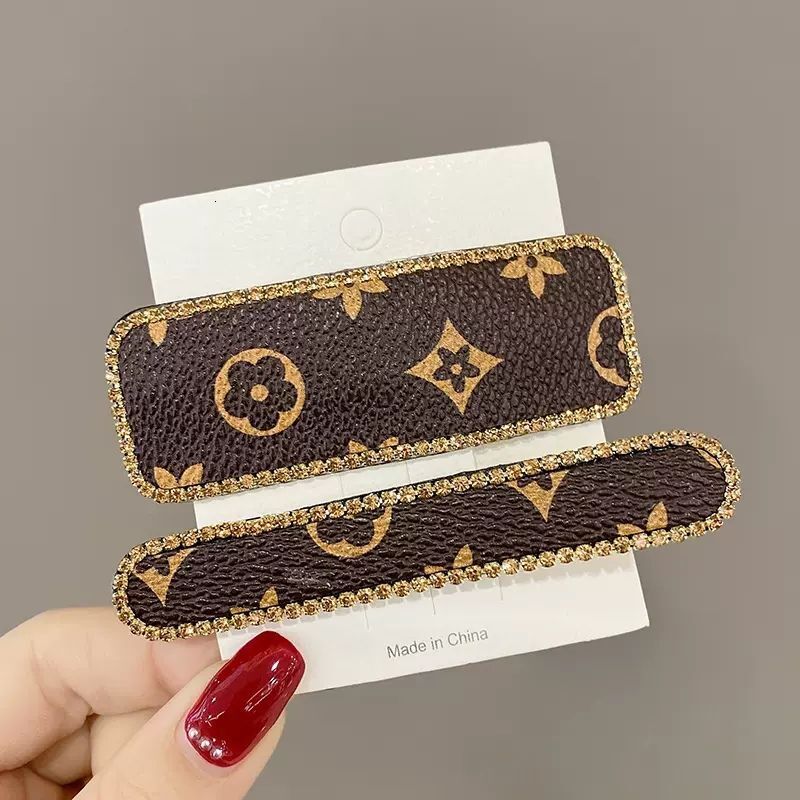 Printed Bangs French Side Seamless Luxurys designer Fashion style Rhinestone Hairpin Forehead Accessory Elegant Broken Clip Hair Ornament