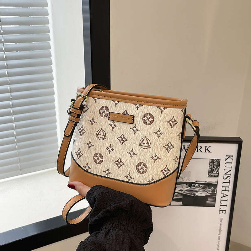 designer bag Luxury tote bag underarm shoulder bag 2025 new Fashion Leather bag women's mini handbag chain bag crossbody bags