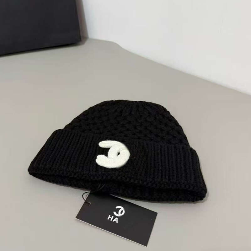 Designer beanie luxury beanie hat versatile beanie knitted hat warm Caps autumn hats for men skull outdoor womens hat cappelli travel skiing wholesale price1