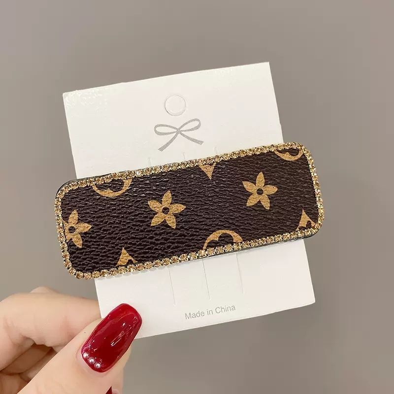 Printed Bangs French Side Seamless Luxurys designer Fashion style Rhinestone Hairpin Forehead Accessory Elegant Broken Clip Hair Ornament