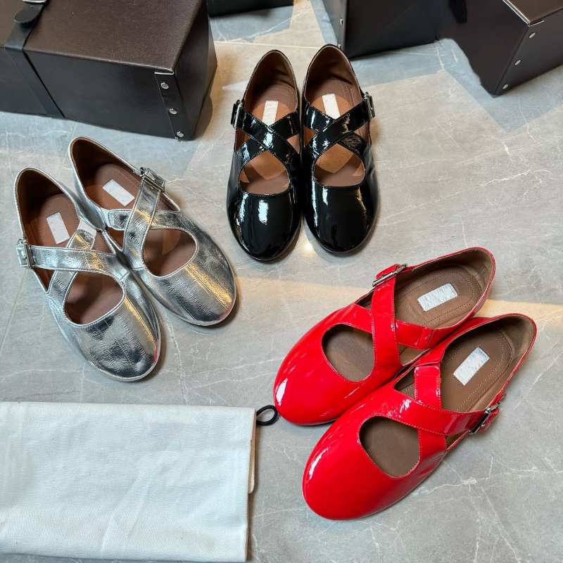 Designer patent leather ballet shoes Women's studded loafers suede buckle shoes for everyday wear Flat boat shoes luxury packaging