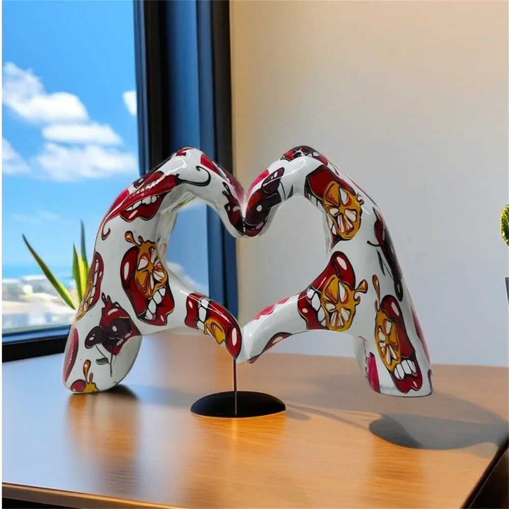 Personzed Heart Gesture Resin Statue Home Decoration Modern Art Hand Love Abstract Figurines Sculpture Wedding Desktop Decor Y250823