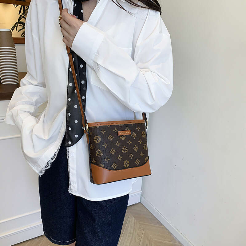 designer bag Luxury tote bag underarm shoulder bag 2025 new Fashion Leather bag women's mini handbag chain bag crossbody bags