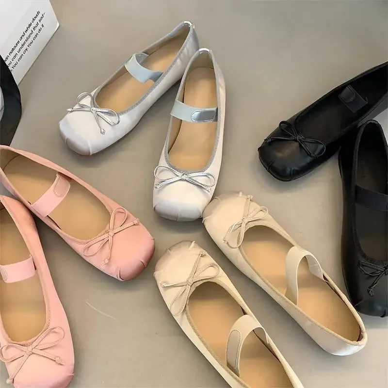 Gentle Style Flat Bott Satin Ballet Slippers 2024 New Autumn Shallow Water Boat Mary Jewelry Wens Shoes Y250823