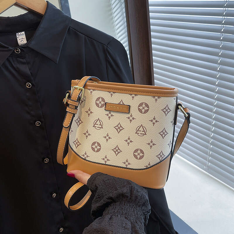 designer bag Luxury tote bag underarm shoulder bag 2025 new Fashion Leather bag women's mini handbag chain bag crossbody bags