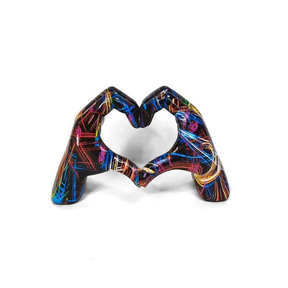 Personzed Heart Gesture Resin Statue Home Decoration Modern Art Hand Love Abstract Figurines Sculpture Wedding Desktop Decor Y250823