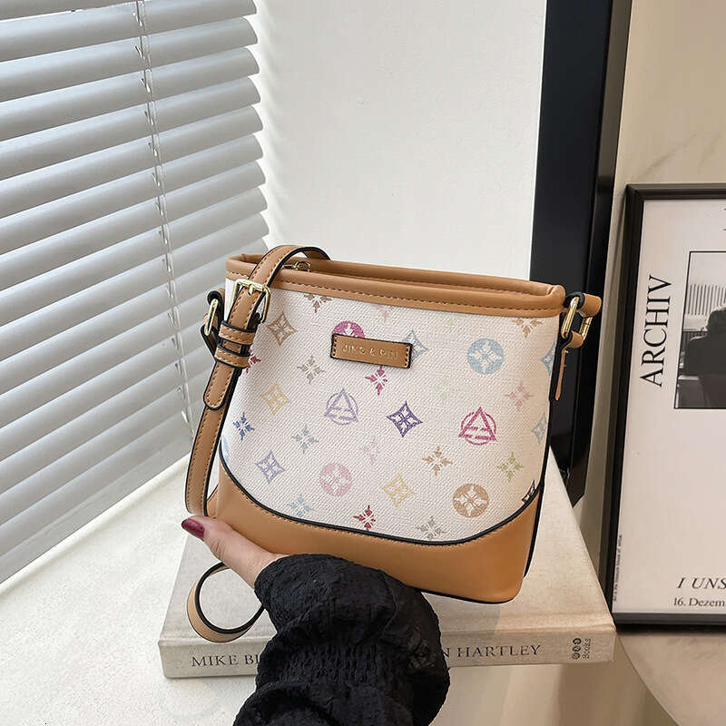 designer bag Luxury tote bag underarm shoulder bag 2025 new Fashion Leather bag women's mini handbag chain bag crossbody bags