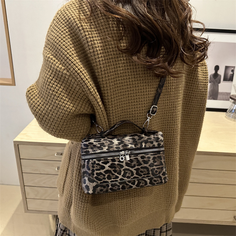 2025 Early Spring Free Delivery To Your Door Luxury Bag Handheld Leopard Print Box Square Bag Retro Trendy Storage Bag Single Shoulder Crossbody Bag D