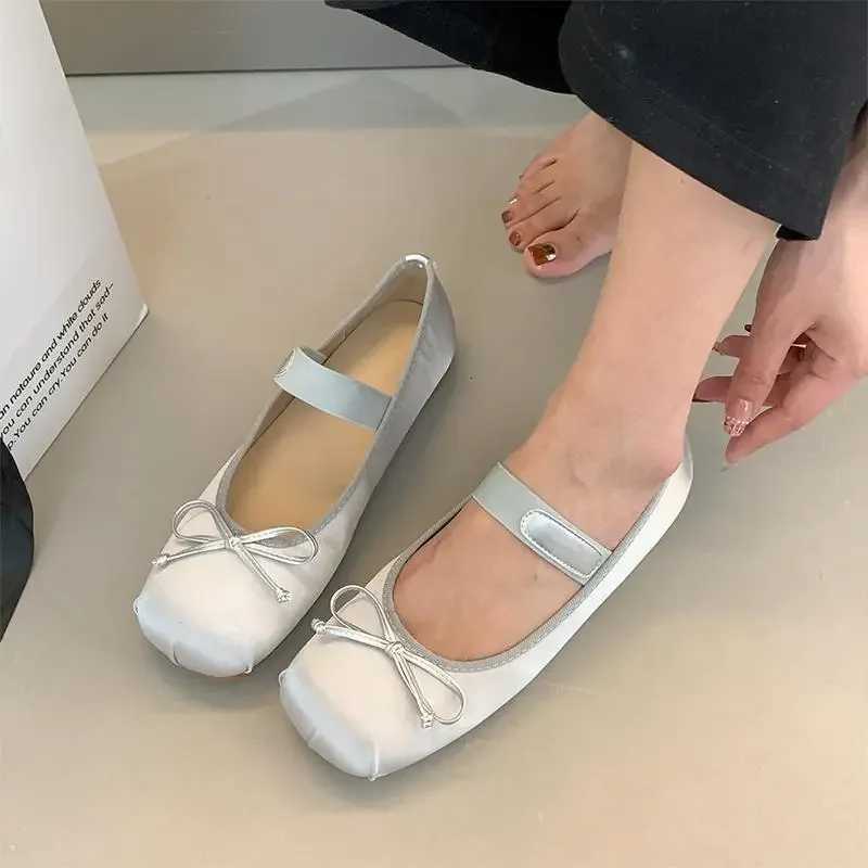 Gentle Style Flat Bott Satin Ballet Slippers 2024 New Autumn Shallow Water Boat Mary Jewelry Wens Shoes Y250823