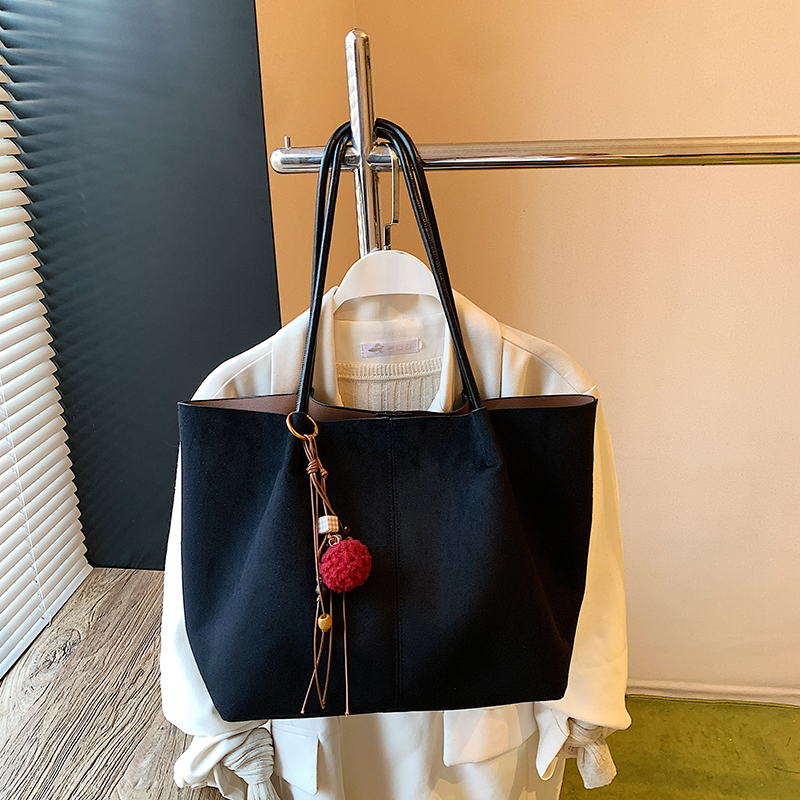 Women's soft leather handbag, top of the line handbag, casual chic style, daily essential, simple and fashionable design, women's handbag sh