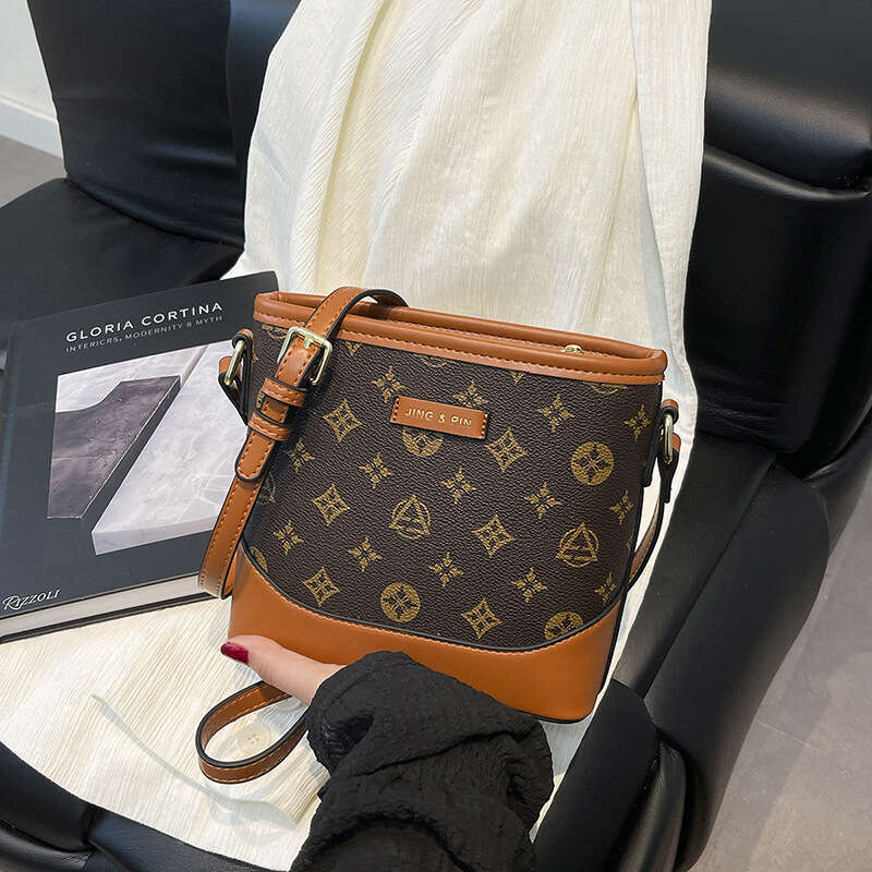 designer bag Luxury tote bag underarm shoulder bag 2025 new Fashion Leather bag women's mini handbag chain bag crossbody bags