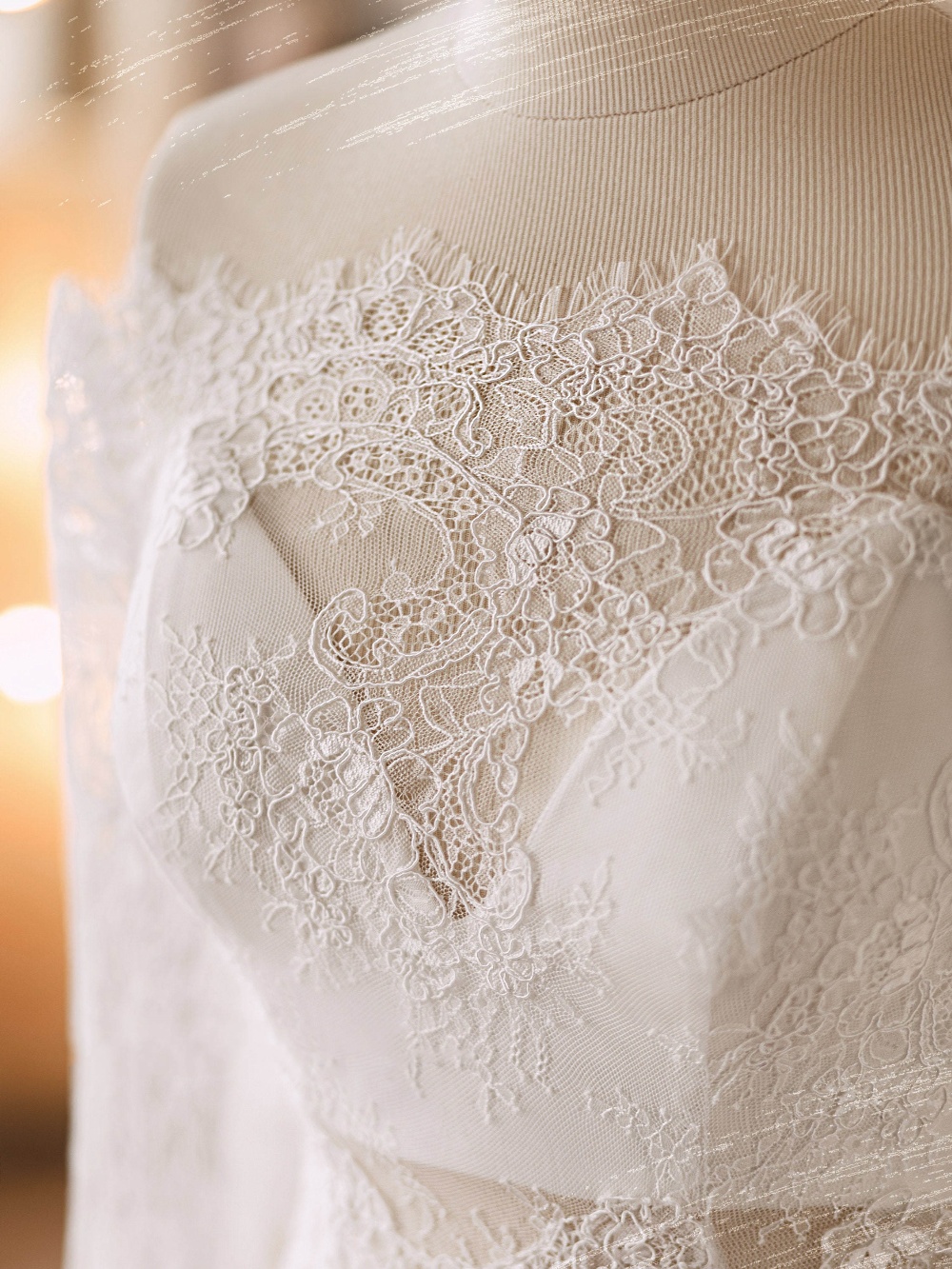 Modern Wedding Cape Bridal Lace Jacket Long Sleeveless Off Shoulder Wraps Button White Ivory Wedding Accessories Custom Made