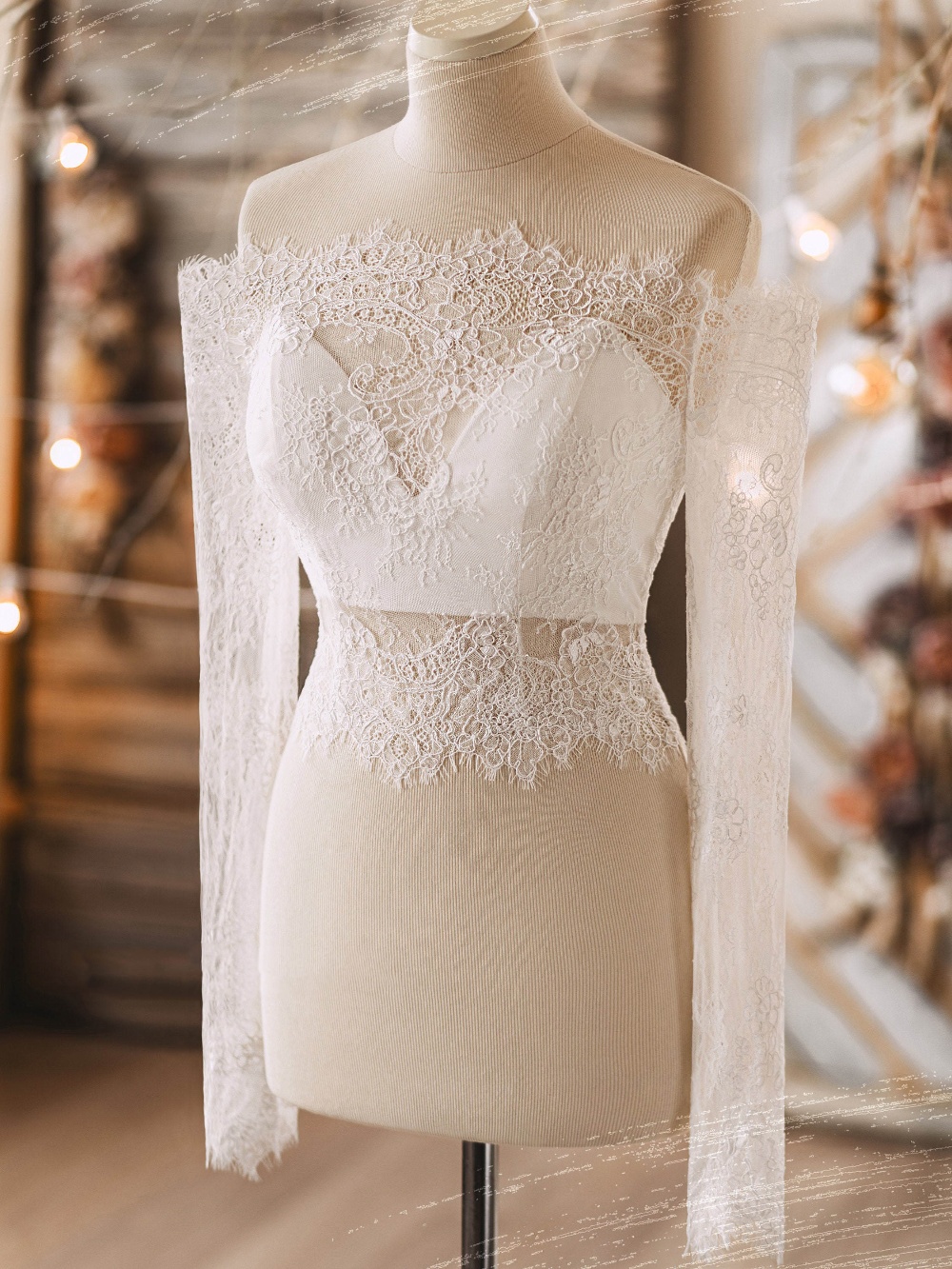 Modern Wedding Cape Bridal Lace Jacket Long Sleeveless Off Shoulder Wraps Button White Ivory Wedding Accessories Custom Made