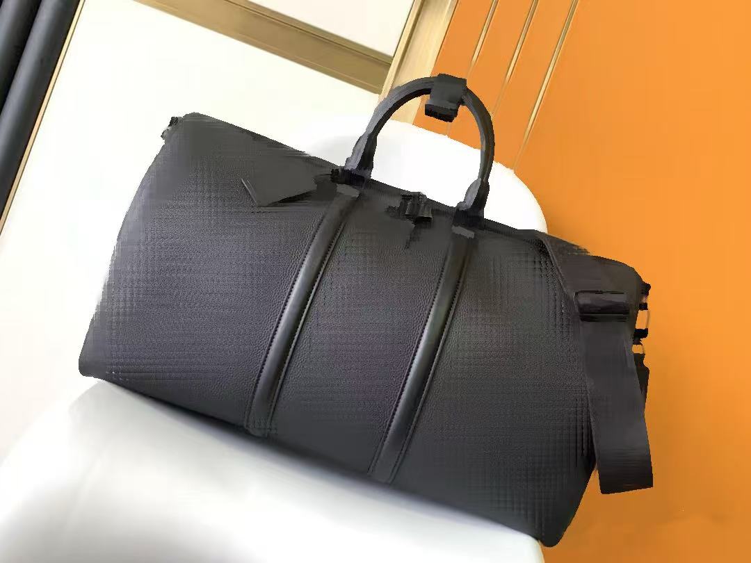 The designer travel bag is made of high-quality leather and offers ample capacity, making it an ideal choice for both travel and vacation. The size is 45 to 50 centimeters