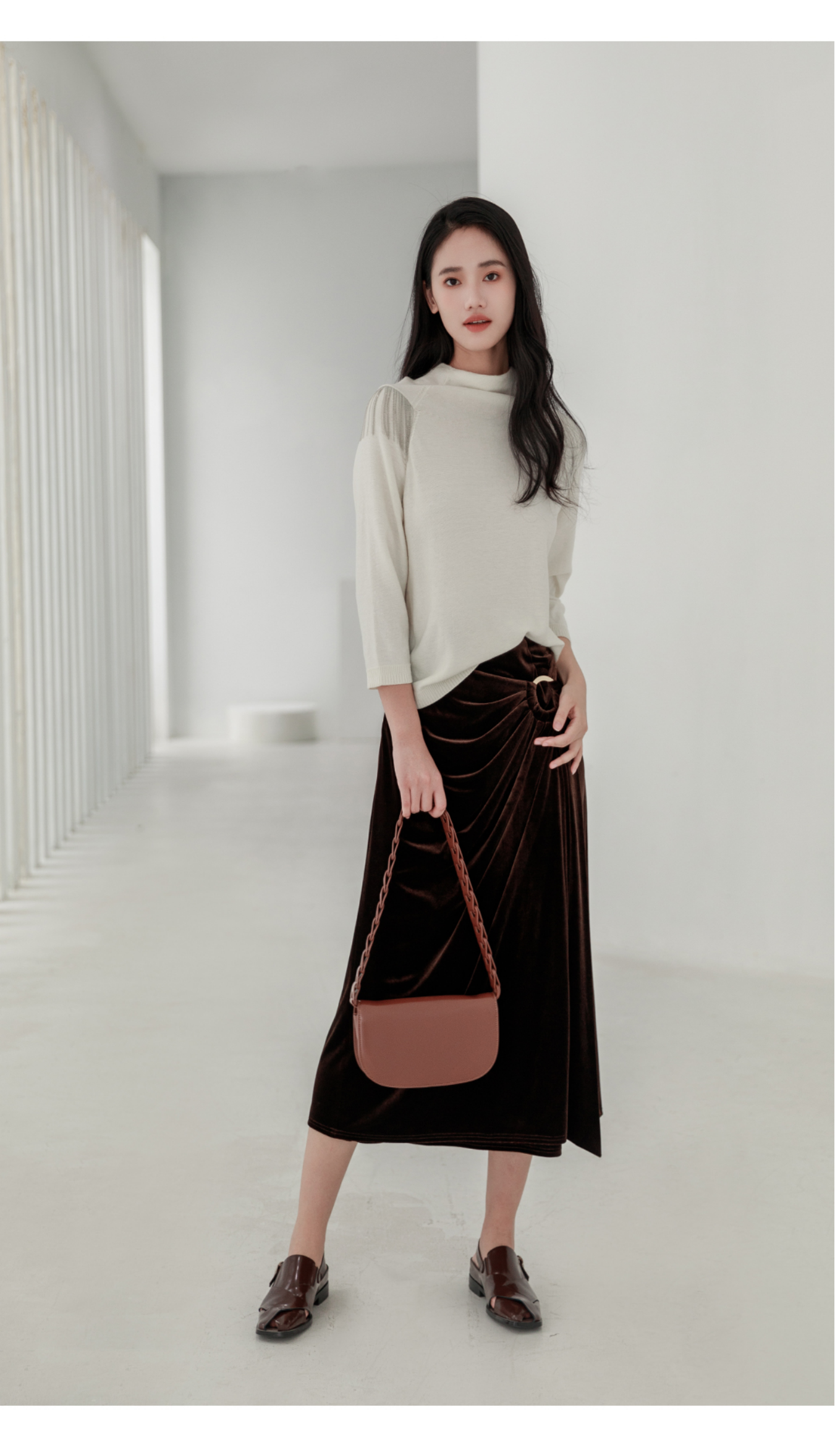 Luxury Velvet Asymmetrical Pleated Skirt for Women Embracing buttocks, light luxury, high-end - Q37515