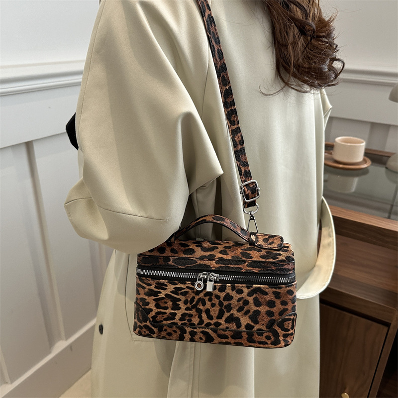 2025 Early Spring Free Delivery To Your Door Luxury Bag Handheld Leopard Print Box Square Bag Retro Trendy Storage Bag Single Shoulder Crossbody Bag D