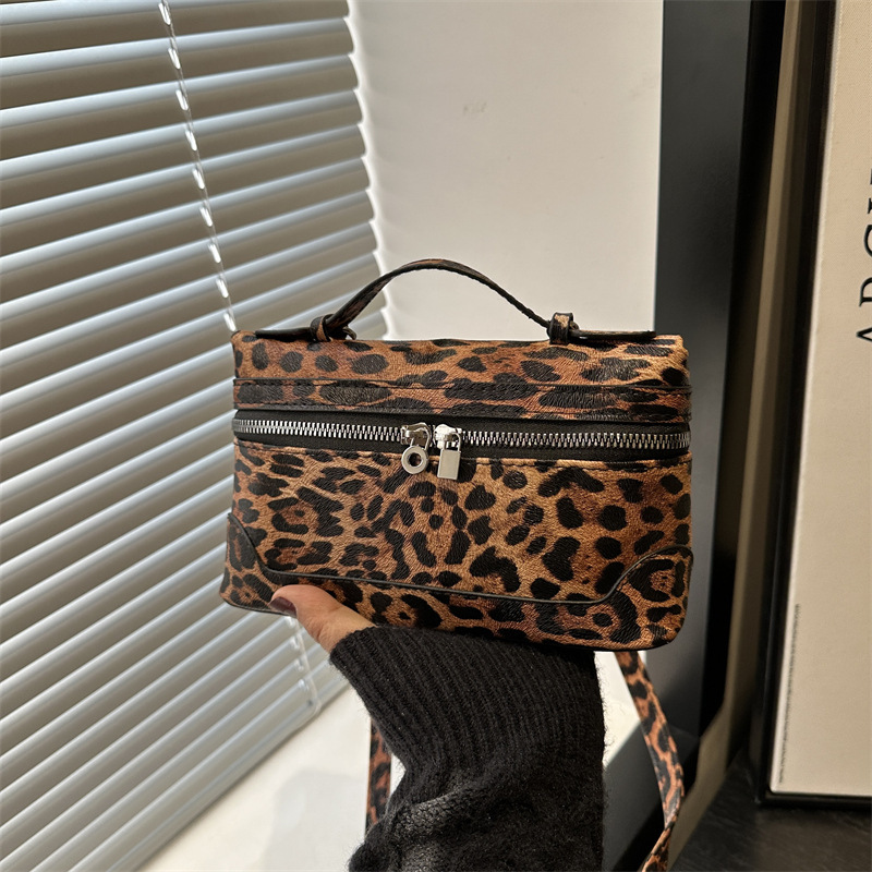 2025 Early Spring Free Delivery To Your Door Luxury Bag Handheld Leopard Print Box Square Bag Retro Trendy Storage Bag Single Shoulder Crossbody Bag D