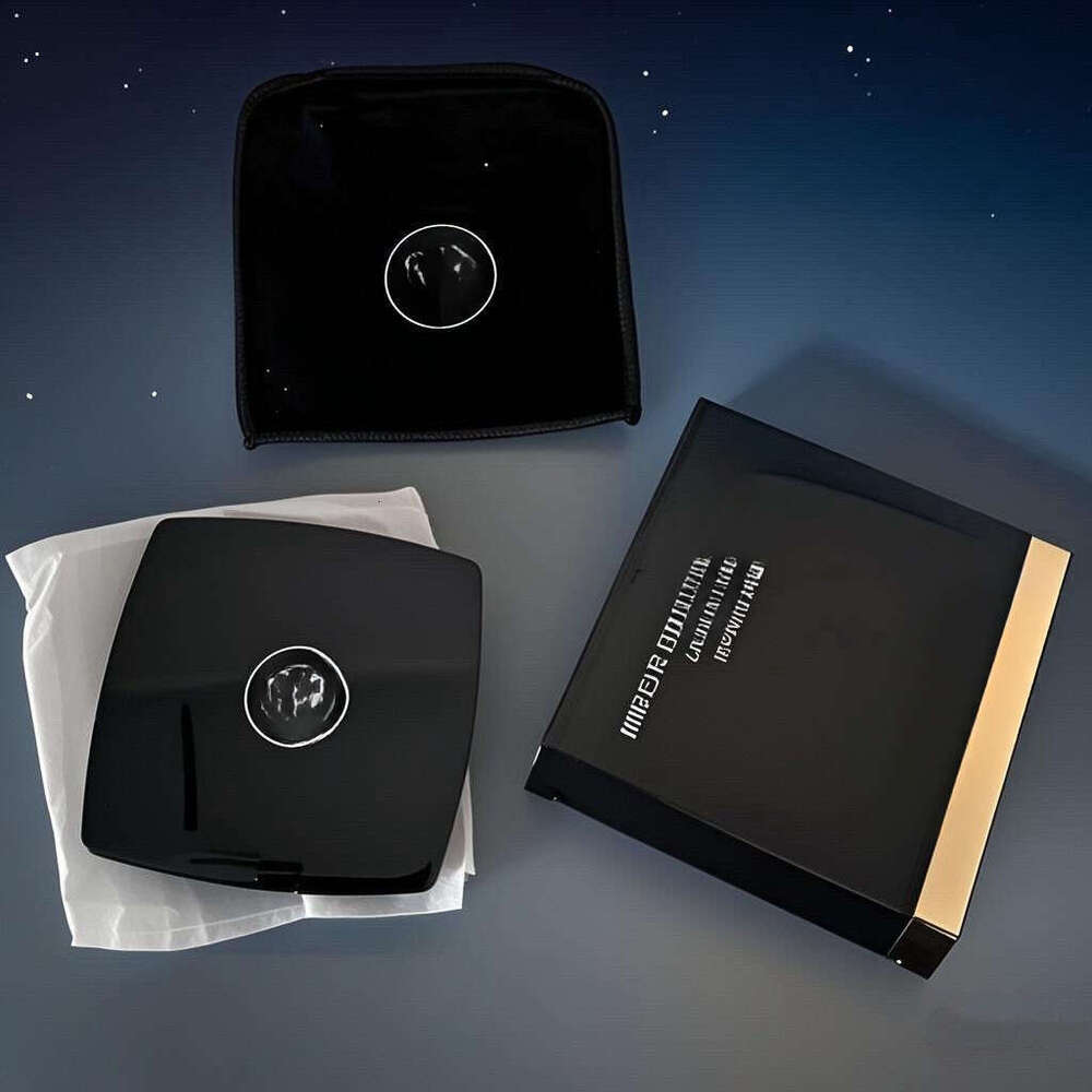 Xiaoxiangfeng Folding Portable Outings Handheld Princess Makeup Mirror Exquisite for Women