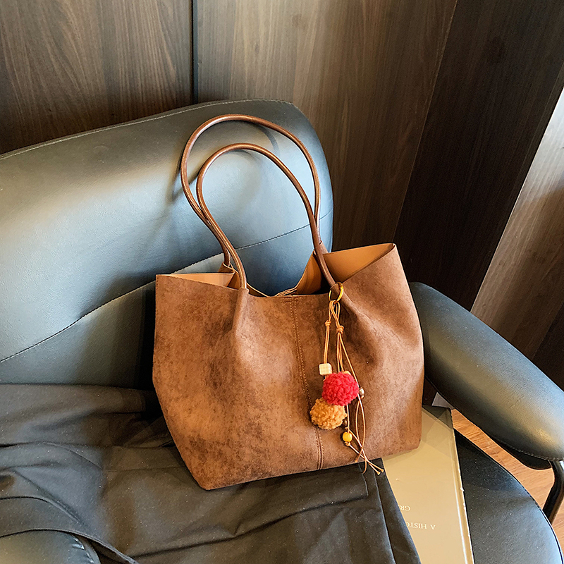 Women's soft leather handbag, top of the line handbag, casual chic style, daily essential, simple and fashionable design, women's handbag sh