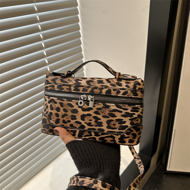 2025 Early Spring Free Delivery To Your Door Luxury Bag Handheld Leopard Print Box Square Bag Retro Trendy Storage Bag Single Shoulder Crossbody Bag D