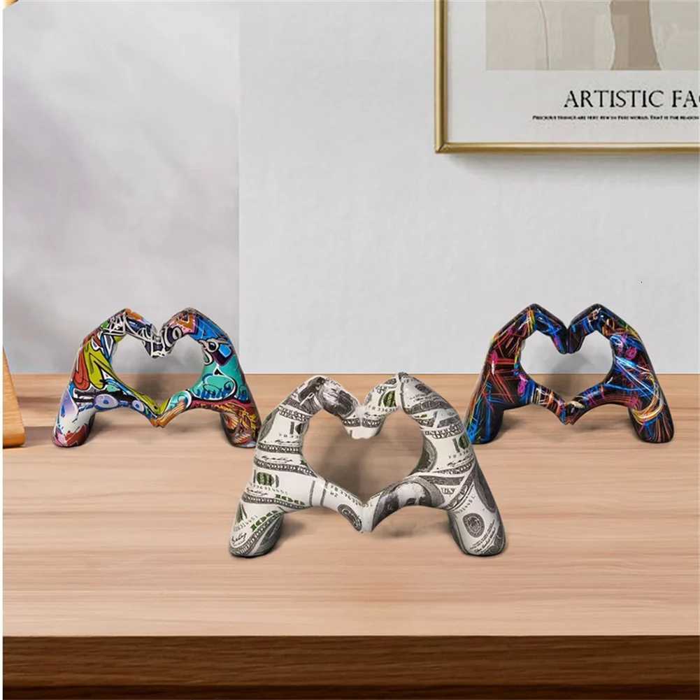 Personzed Heart Gesture Resin Statue Home Decoration Modern Art Hand Love Abstract Figurines Sculpture Wedding Desktop Decor Y250823