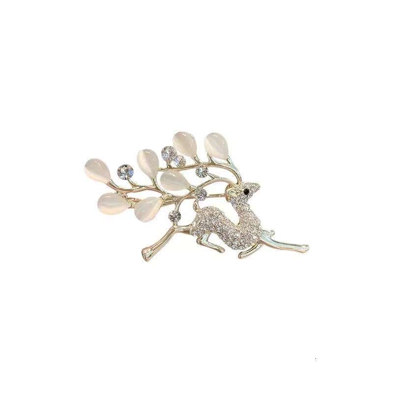High-Quality Accessories Pins Brooch Luxury Design Women Small Sweet Wind Brooches Pearl Suit Pin Jewelry Clothing Decoration