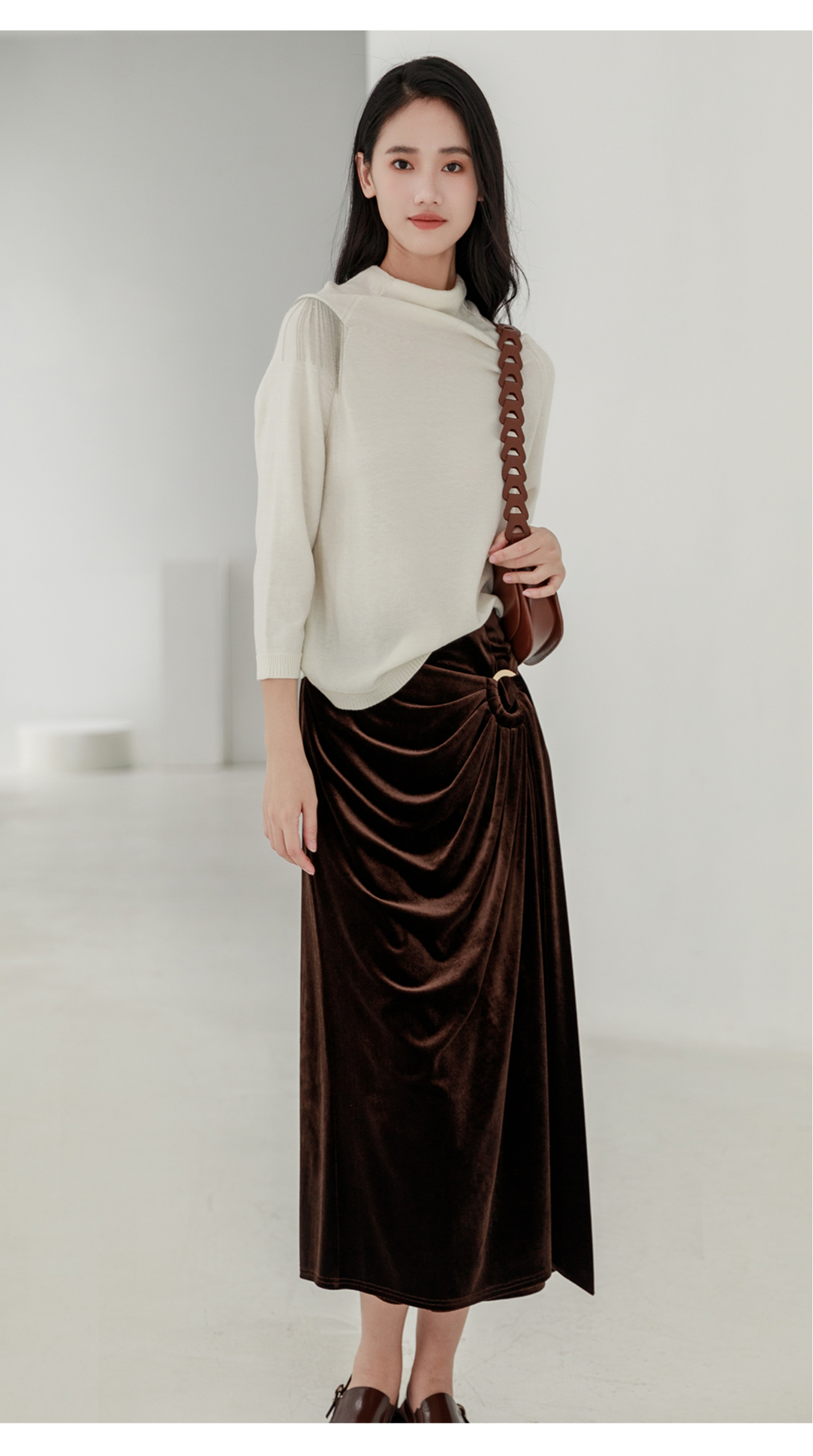 Luxury Velvet Asymmetrical Pleated Skirt for Women Embracing buttocks, light luxury, high-end - Q37515