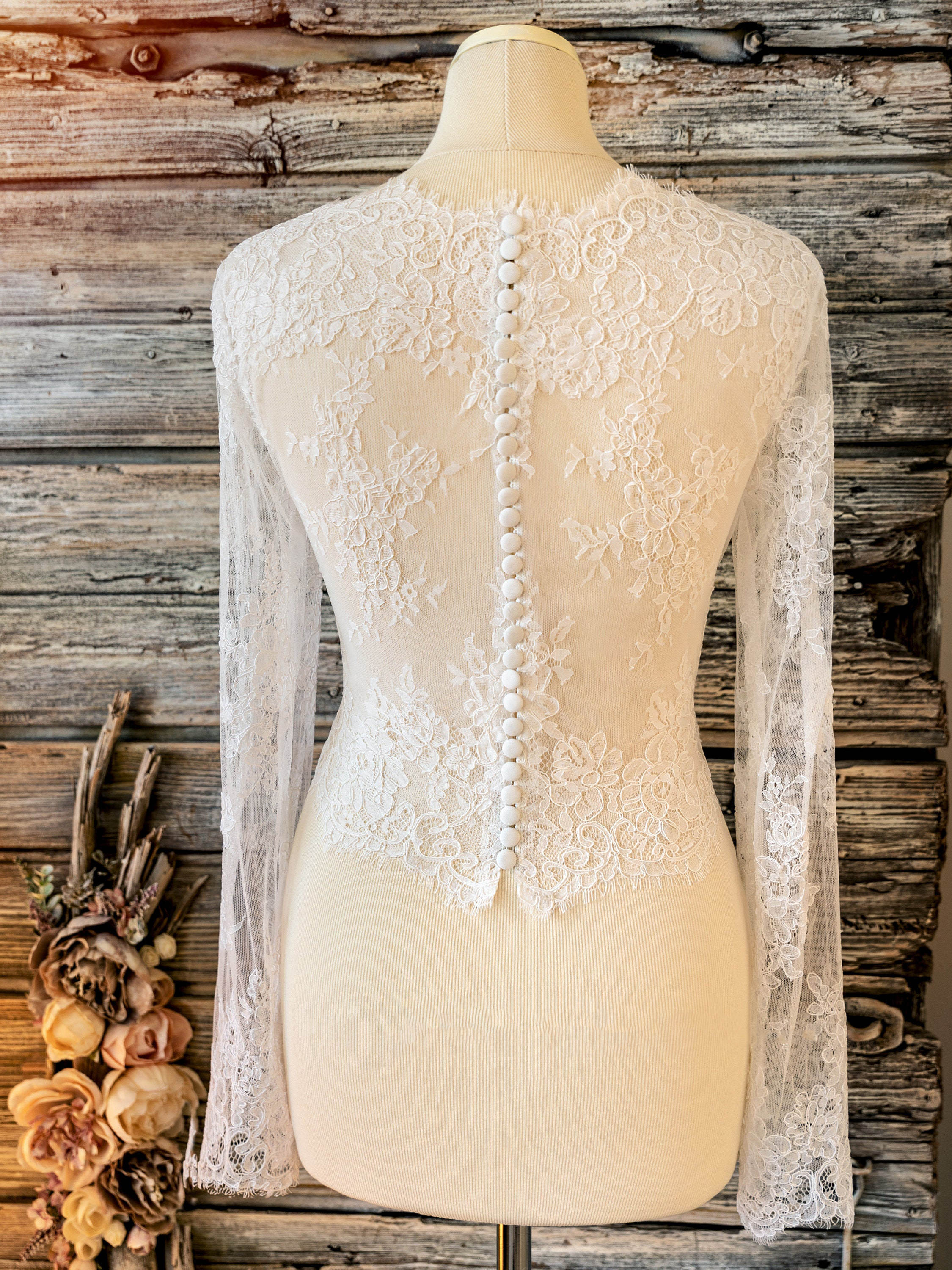 Graceful Lace Appliques Button Long Sleeve Bride Jackets Wraps Bridal Dresses Wedding Accessories Custom Made