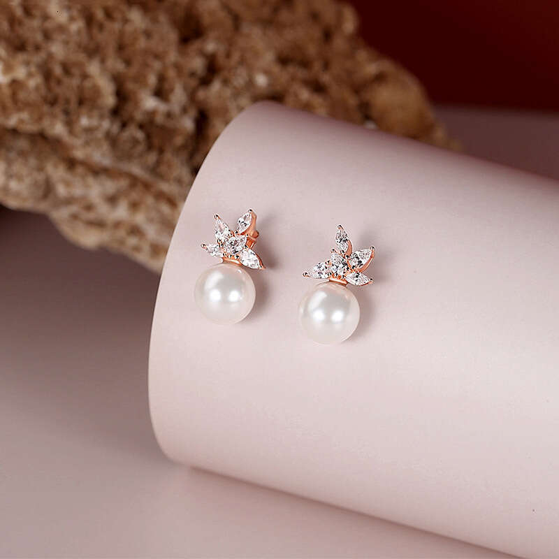 Luxury earrings Women's High Grade Match Jewelry French Niche Pearl Stud Silver Needle Earrings Fashion Commuter Light